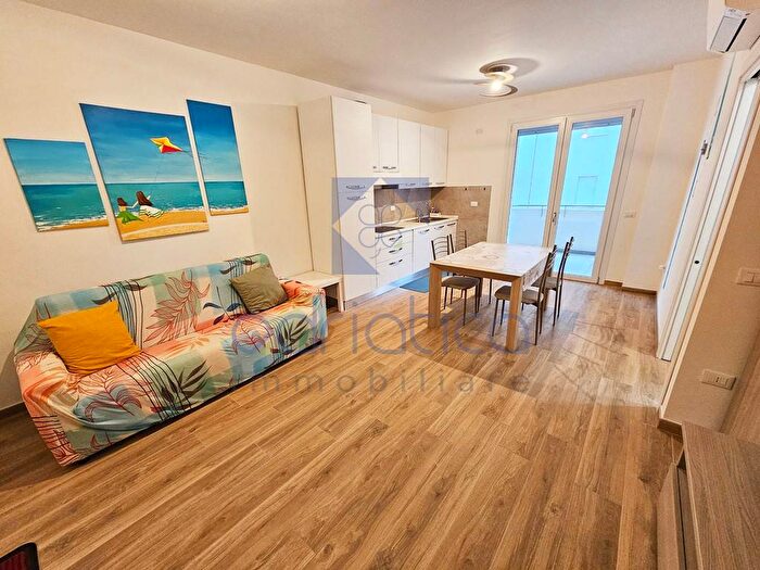 Appartamento trilocale in affitto in Via Pegaso, Sottomarina, Chioggia