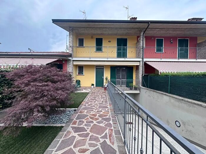 Appartamento quadrilocale in vendita in Via Don Domenico Elidoro, Pumenengo