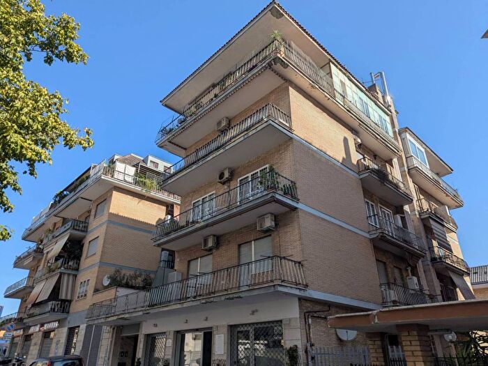 Appartamento trilocale in affitto in Via di Val Favara, Torrevecchia, Roma