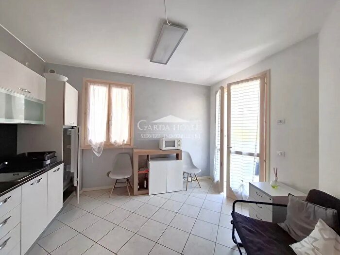 Appartamento trilocale in vendita in Via Lorenzini, Desenzano Del Garda