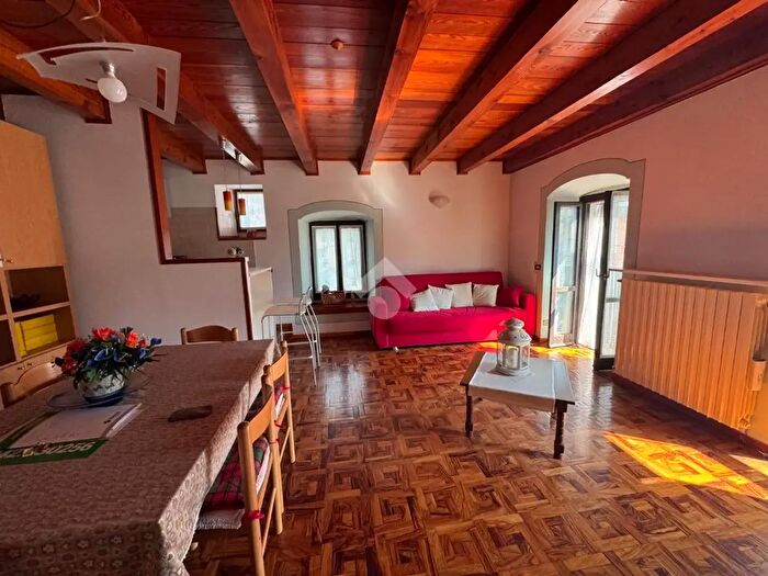 Appartamento trilocale in vendita in Via Duca dAosta, Ardenno