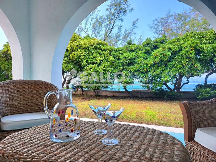 Casa con 6 locali in vendita in Via Antonio Guarasci Sangineto Lido Sangineto, Sangineto