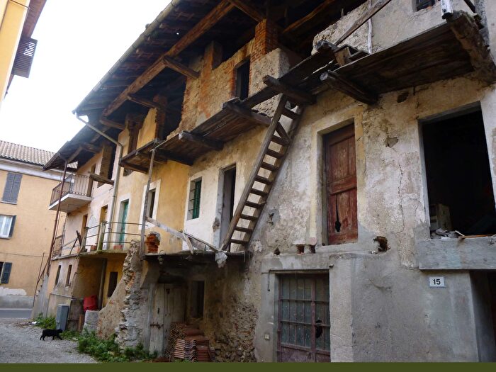 Casa con 5 locali in vendita in Comignago