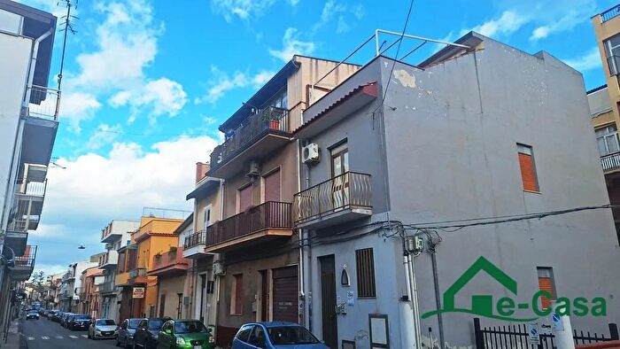 Casa con 6 locali in vendita in Via Umberto °, Roccalumera