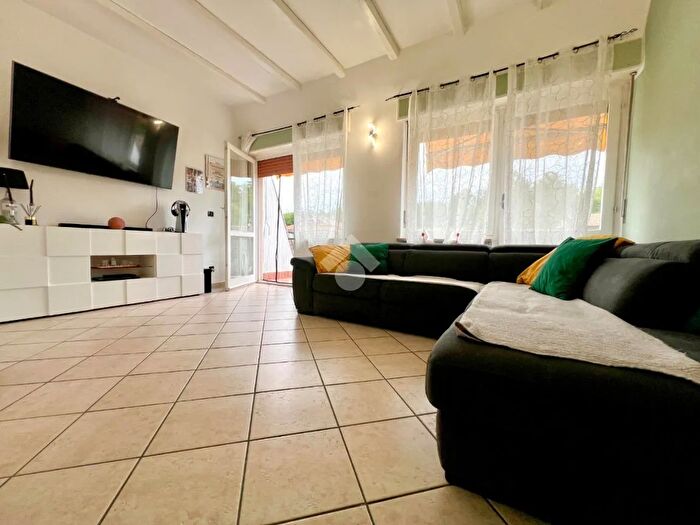 Appartamento quadrilocale in vendita in Viale Europa, Castelnuovo Don Bosco