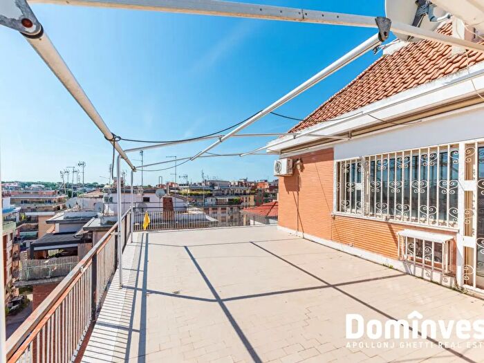 Appartamento con 10 locali in vendita in Via Aurelia, Roma