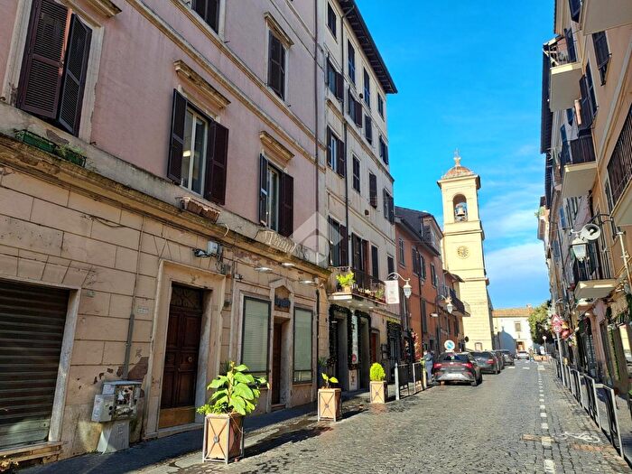 Appartamento trilocale in vendita in Via Alcide De Gasperi, Albano Laziale