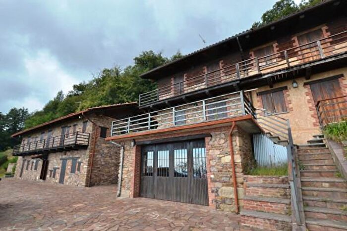 Casa con 6 locali in vendita in Graglia