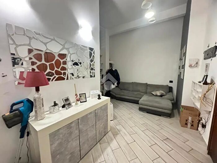 Appartamento trilocale in vendita in Via delle Canarie, Roma