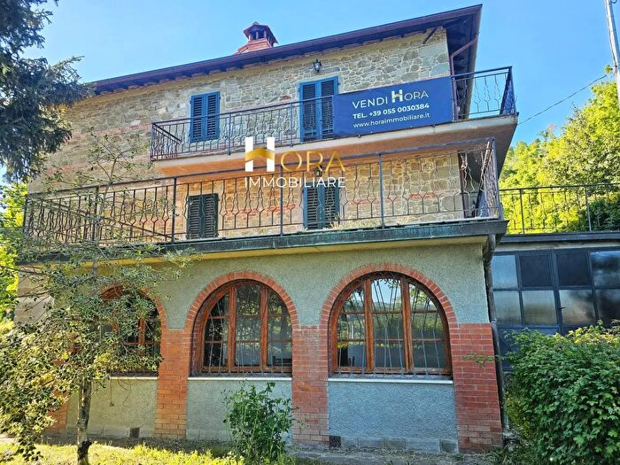 Casa con 11 locali in vendita in Tartiglia, Pratovecchio Stia