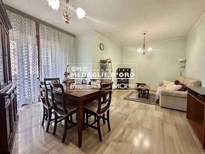 Appartamento quadrilocale in vendita in Via Ventimiglia, Modena