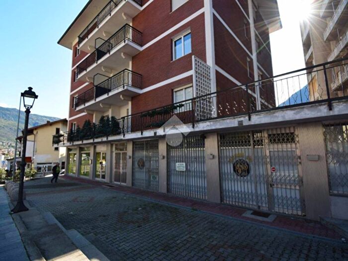 Casa bilocale in affitto in Via Emile Chanoux, Centro, Chatillon