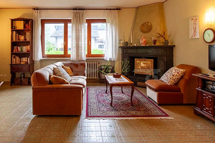 Casa con 5 locali in vendita in La Salle