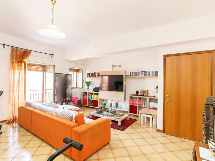 Appartamento con 5 locali in vendita in Via Giuseppe Garibaldi, Zafferana Etnea