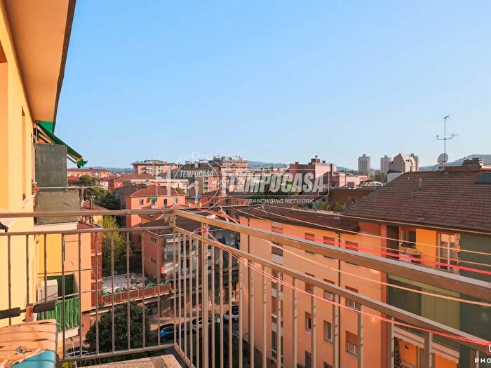 Appartamento trilocale in vendita in Via Bellaria, Bologna