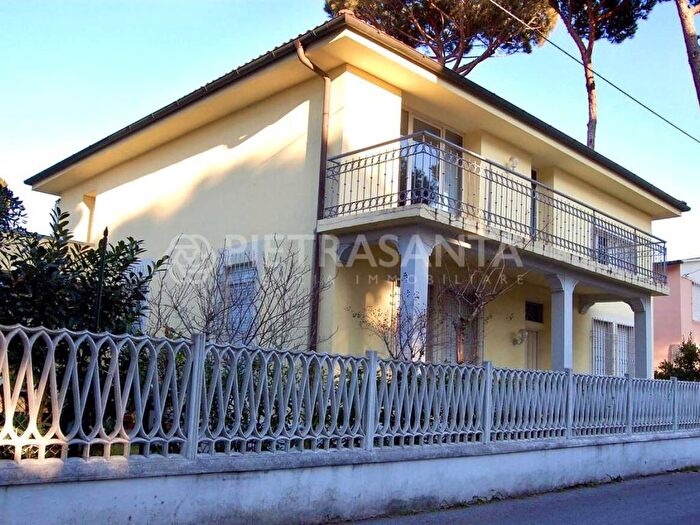 Casa con 6 locali in affitto in Lido di Camaiore, Camaiore