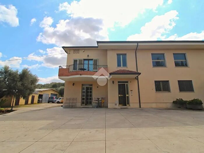 Casa con 5 locali in vendita in Cda Tavoliere Borea, Mosciano SantAngelo