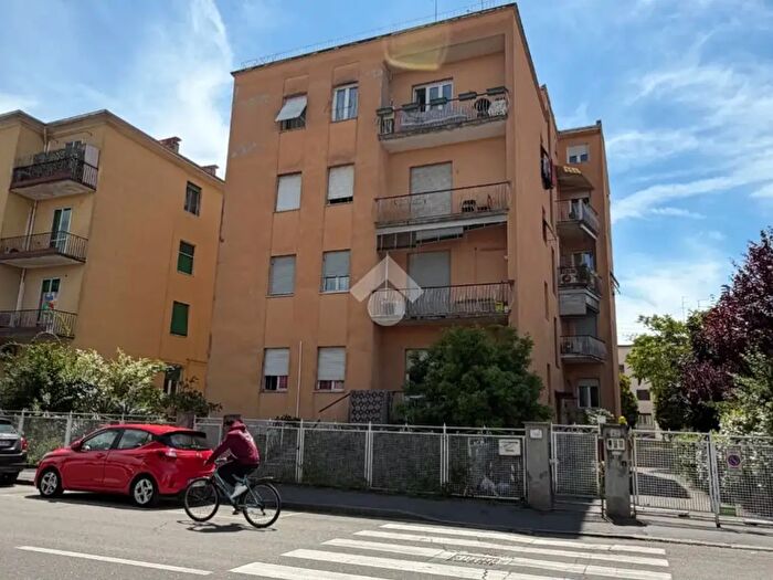 Appartamento trilocale in vendita in Via Volturno, Parma