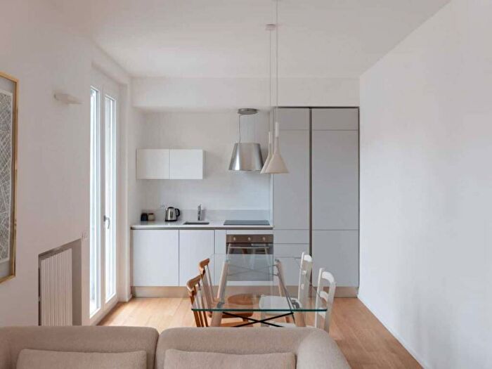 Appartamento trilocale in affitto in Via Domenico Cucchiari, Cenisio, Milano