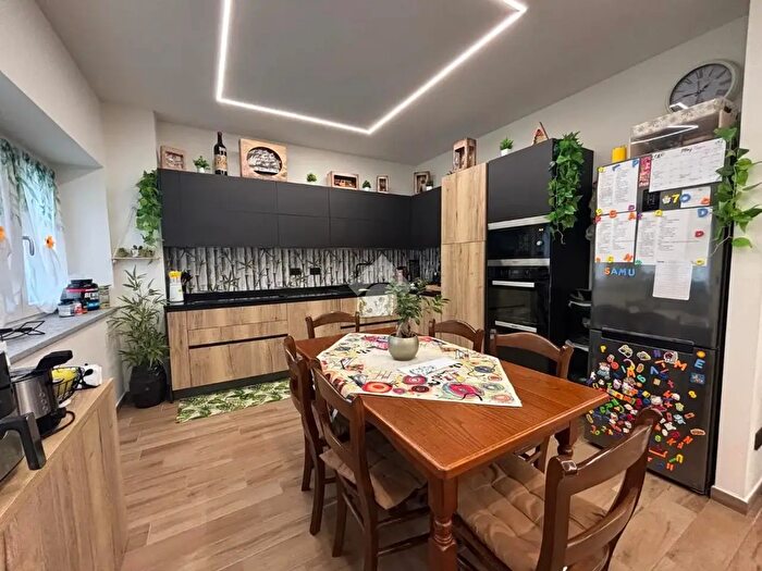 Casa con 5 locali in vendita in Via Beccaria, None