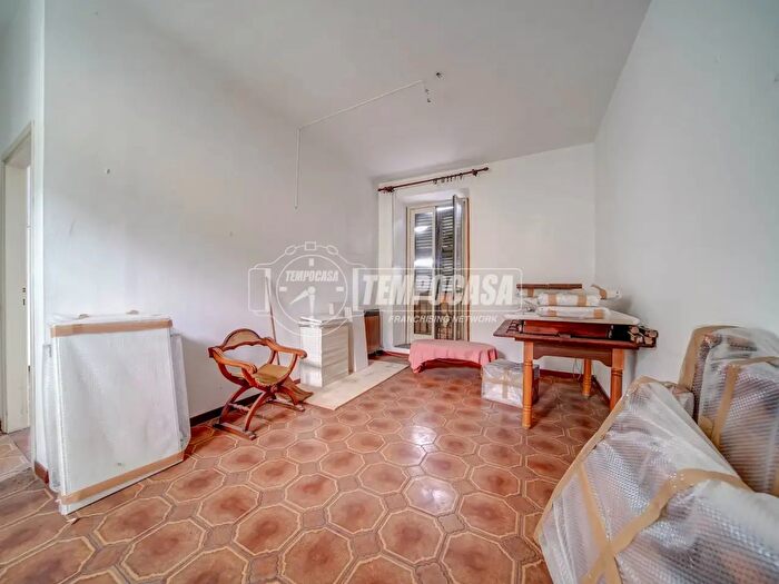 Appartamento trilocale in vendita in Via Giuseppe Garibaldi, Carnago