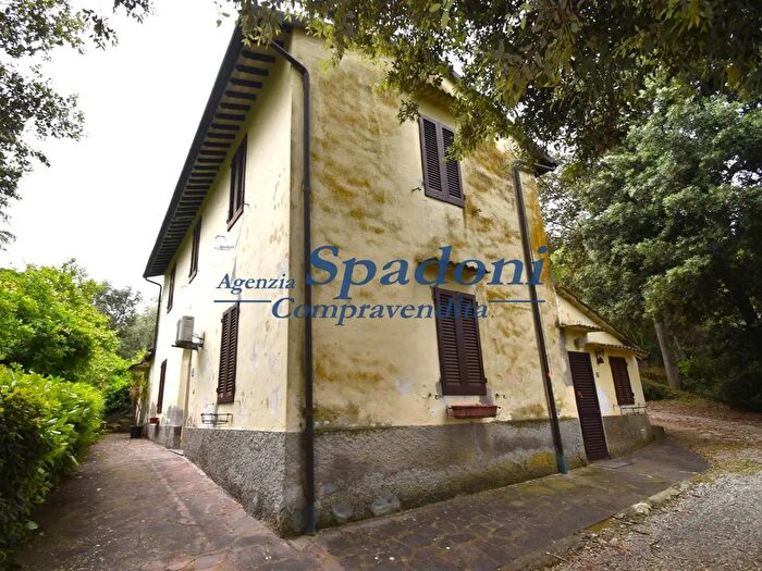 Casa con 8 locali in vendita in Fucecchio