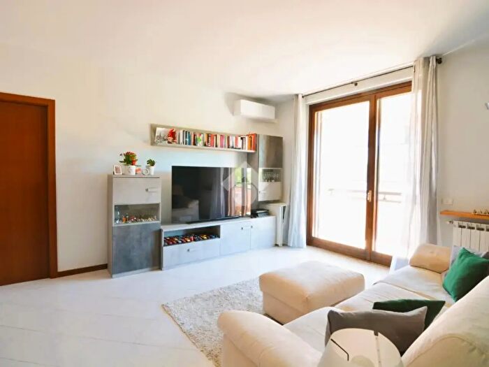 Appartamento trilocale in vendita in Via Gaetano Donizetti, Ronco Briantino