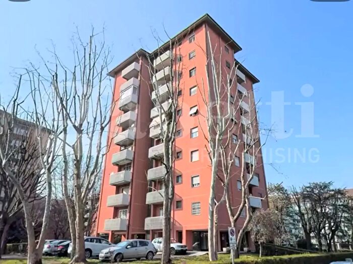 Appartamento trilocale in affitto in Via Sant'Abbondio, Milano