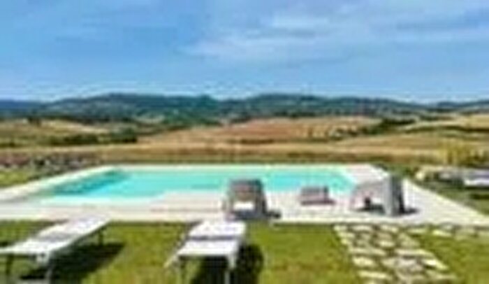 Casa con 8 locali in vendita in Casale in Pietra con Ampio Parco Privato Cingoli, Cingoli
