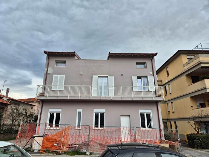 Appartamento con 5 locali in vendita in Via Sbertoli Pistoia, Pistoia