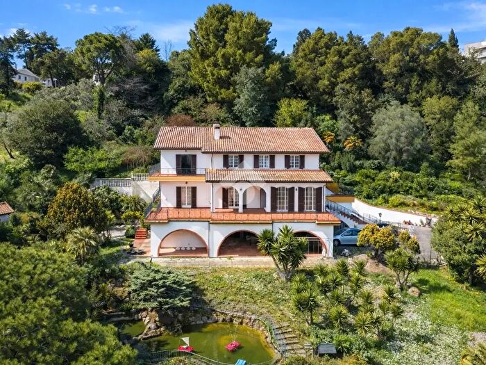 Casa con 9 locali in vendita in Via Filippo Turati, Giulianova