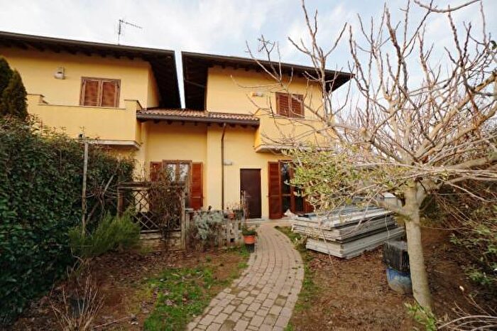 Casa quadrilocale in vendita in Via Carlo Alberto, Cassolnovo