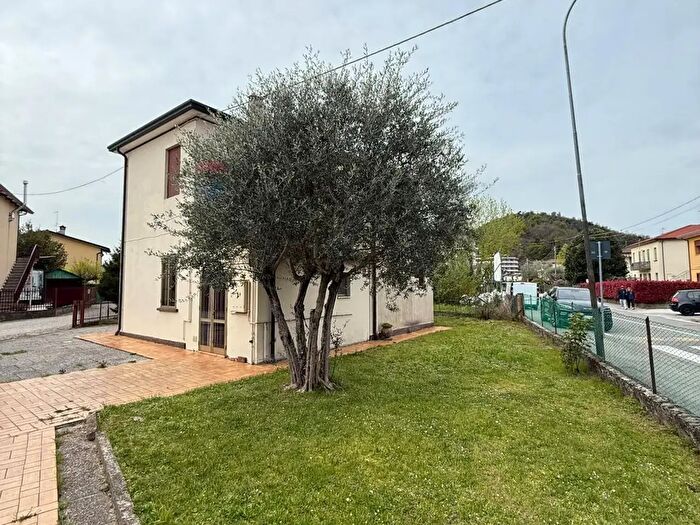 Casa con 6 locali in vendita in Abano Terme