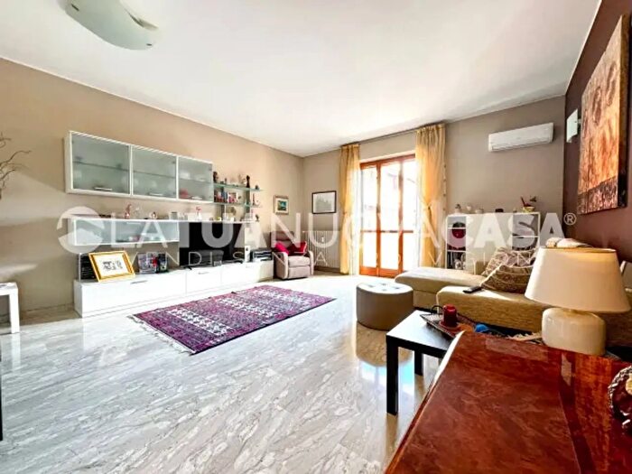 Appartamento trilocale in vendita in Via Giacomo Leopardi, Ossona