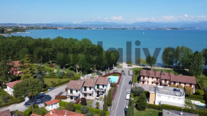 Appartamento quadrilocale in vendita in Viale Mozart, Sirmione