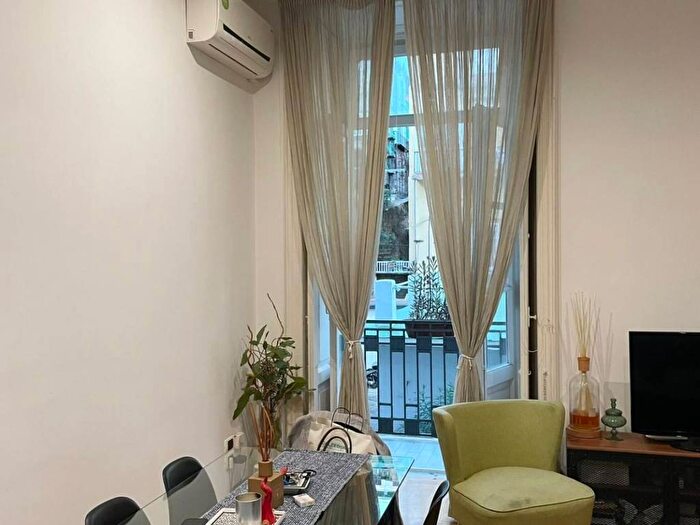 Appartamento bilocale in affitto in Vico Vetriera, Chiaia, Napoli