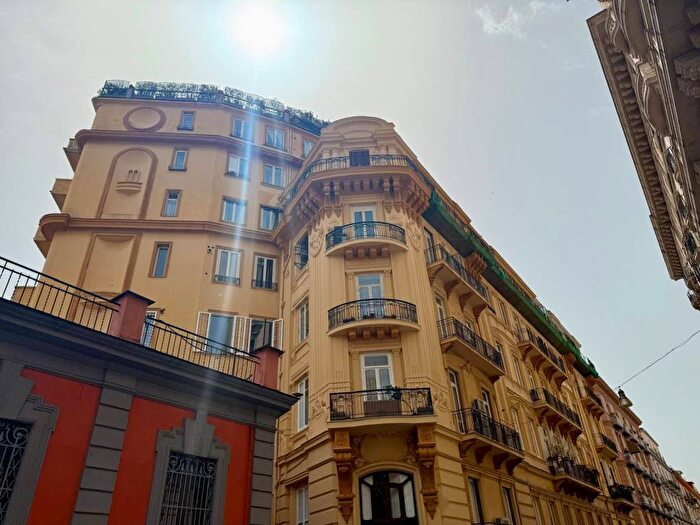 Appartamento trilocale in affitto in Via Giuseppe Martucci, Chiaia, Napoli