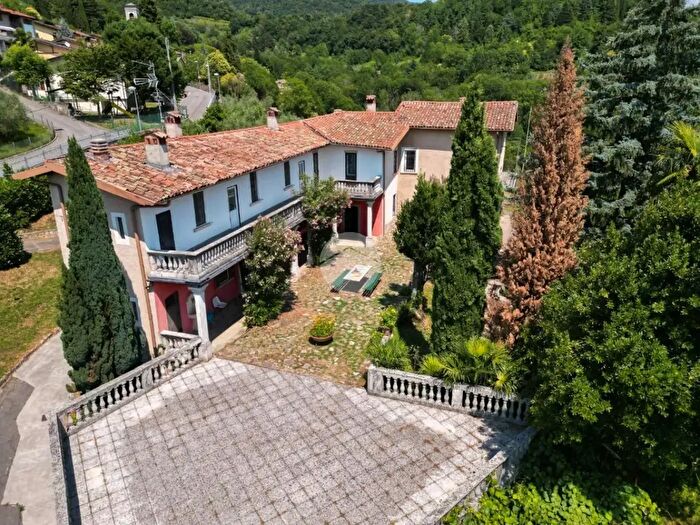 Casa con 7 locali in vendita in Via F Lussana, Cenate Sopra