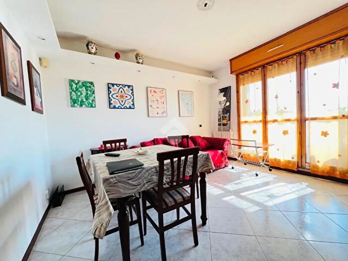 Appartamento trilocale in vendita in Via Cascina Bianca, Milano
