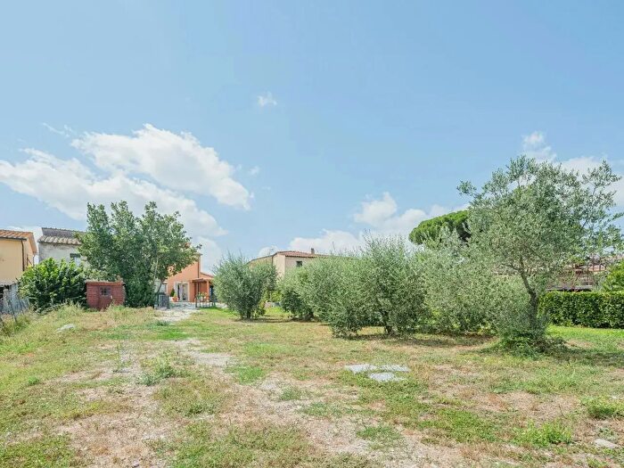 Casa con 9 locali in vendita in Crespina Lorenzana
