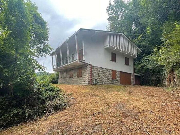 Casa con 6 locali in vendita in Via Giardini Sud, Serramazzoni
