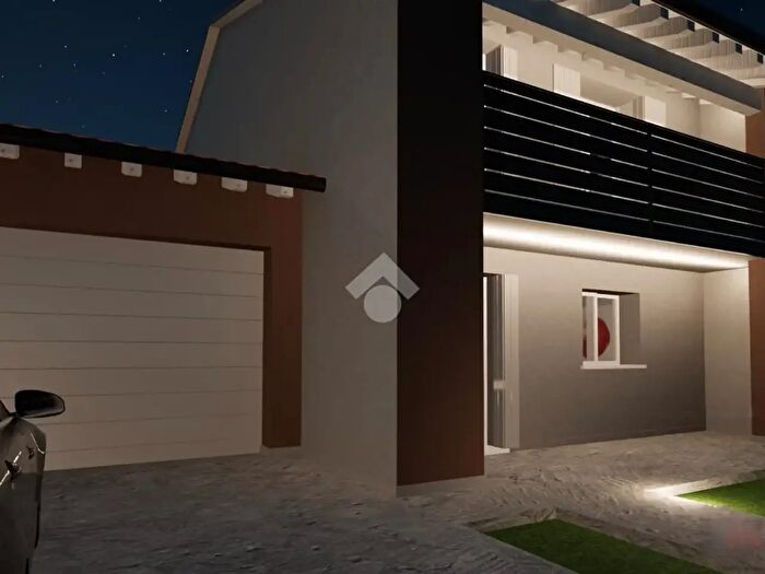 Casa quadrilocale in vendita in Via Montello, Asolo