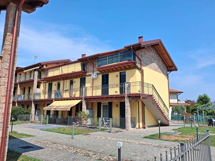Appartamento bilocale in affitto in Vicolo Carminati, Centro, Capriate San Gervasio