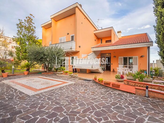 Casa con 10 locali in vendita in Via della Tartana, Acquaviva Picena