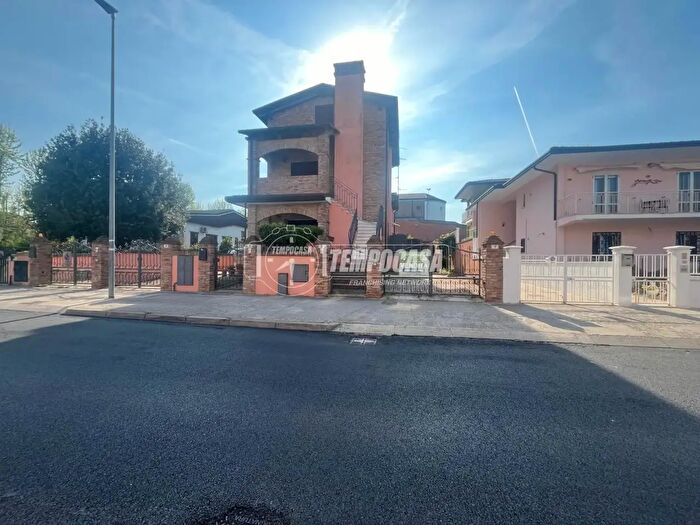Appartamento quadrilocale in vendita in Via Caiazzo Porto Garibaldi C, Comacchio