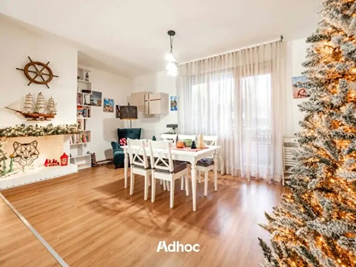 Appartamento con 5 locali in vendita in Via Novembre d, Fano