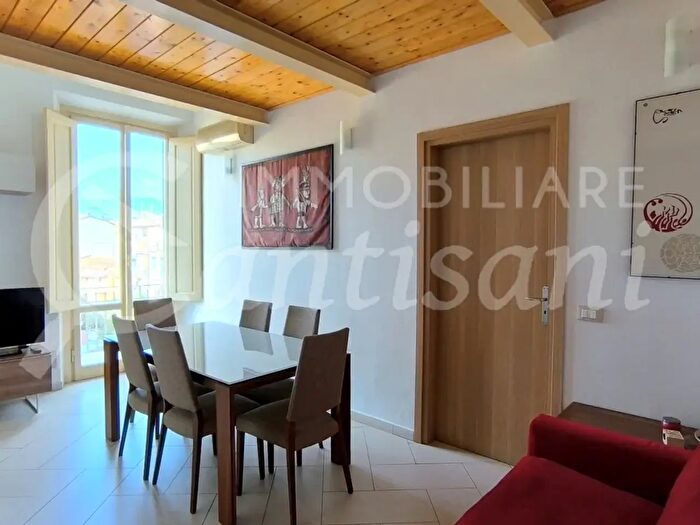 Appartamento trilocale in vendita in Via Circondaria, Firenze