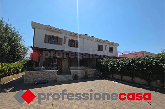 Casa quadrilocale in vendita in Via Majorano, Taranto