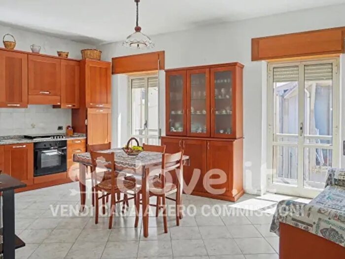 Casa trilocale in vendita in Via Vittoria, Staletti