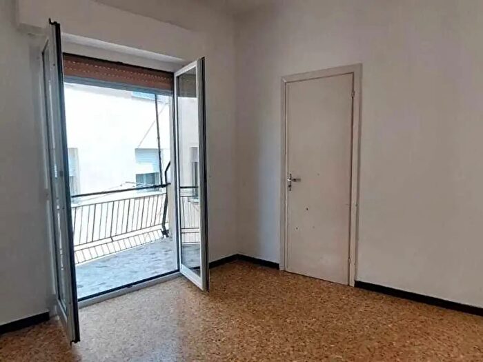 Appartamento quadrilocale in vendita in Via Artallo, Imperia